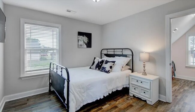 Building Photo - 232 Streams Way