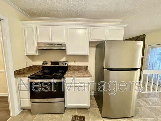 Building Photo - 2109 Hollyridge Pl