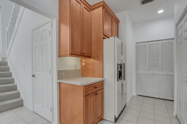 Building Photo - 479 Tequesta Dr