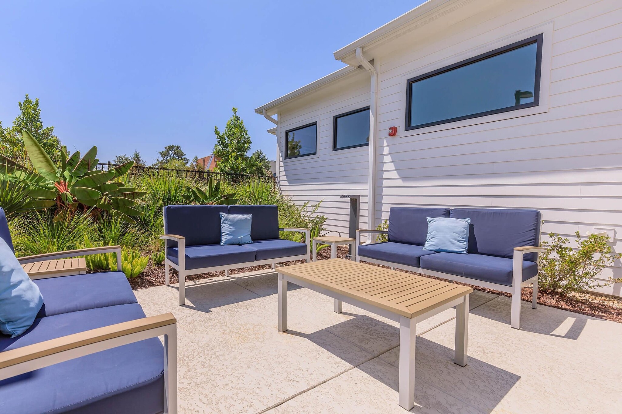 Building Photo - 1499 Central Park Blvd