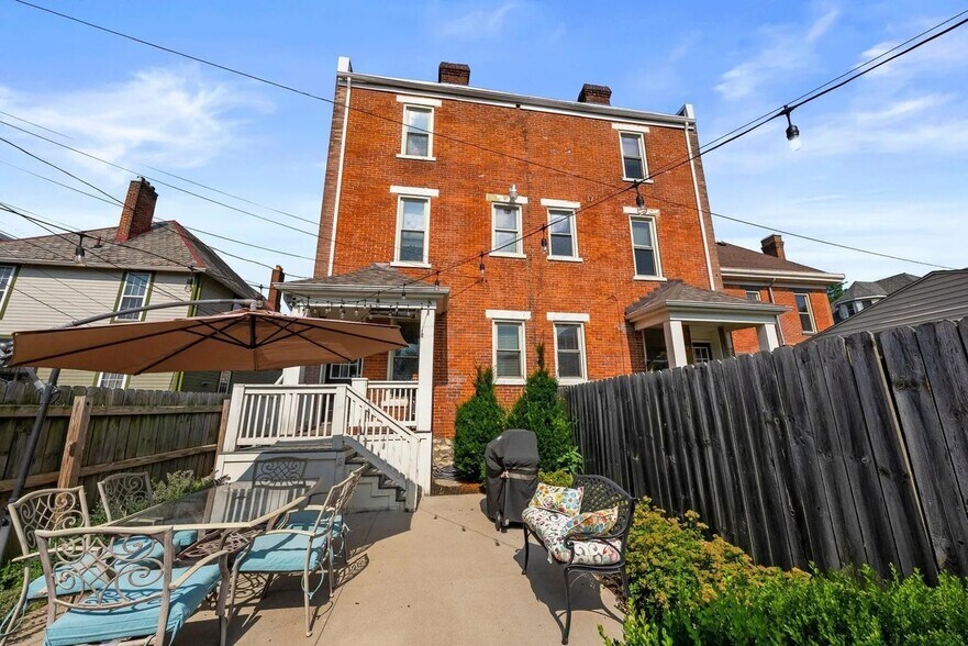 Building Photo - 144 Wilson Ave