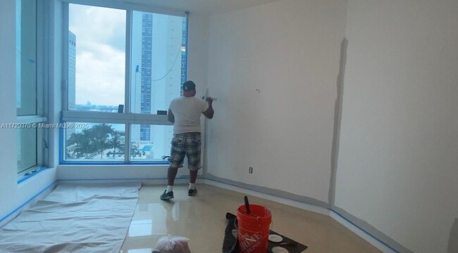 Building Photo - 300 S Biscayne Blvd