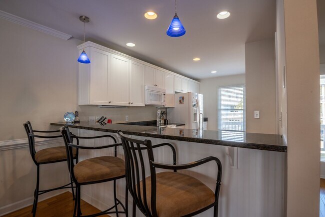 Building Photo - TIME TO SECURE A FURNISHED PROPERTY FOR THE FALL OF '26-SPRING OF '27