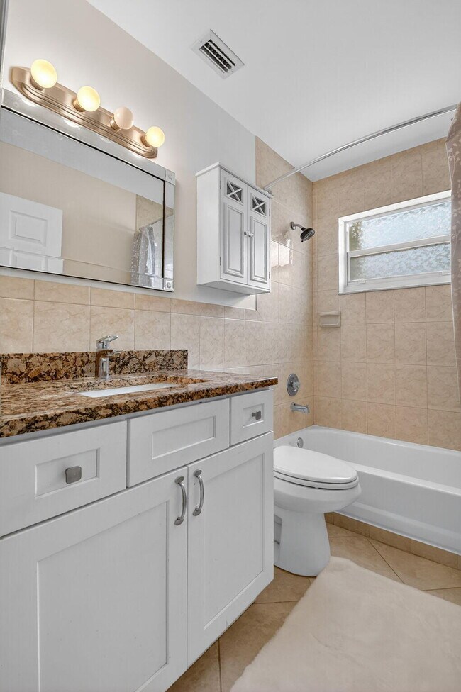 Building Photo - 1002 Julia Heights Dr