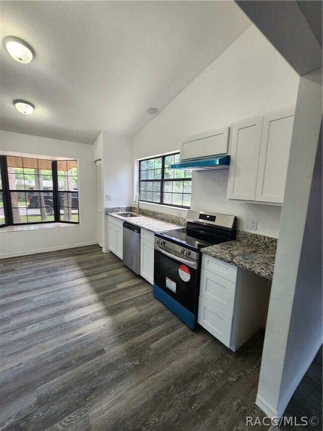 Building Photo - 3444 S Apopka Ave