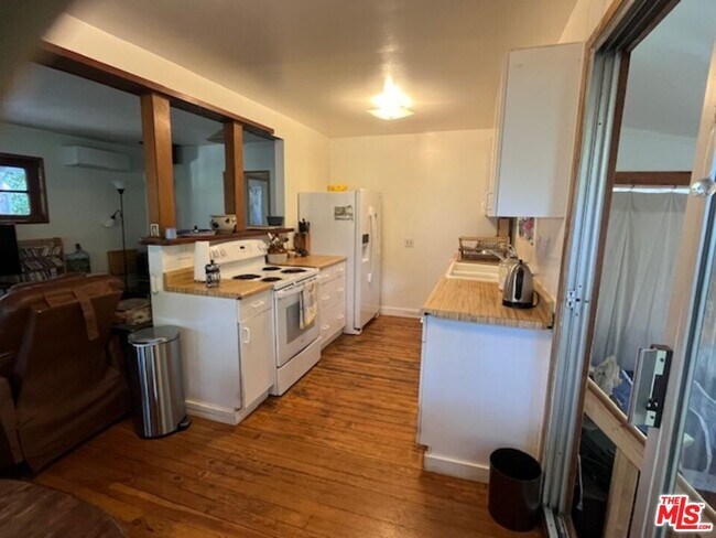 Building Photo - 21516 Encina Rd