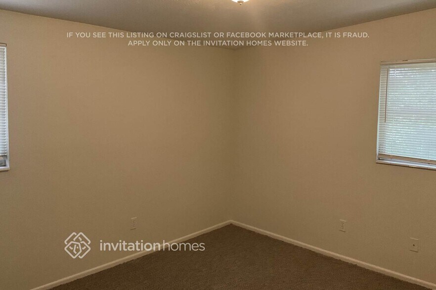 Building Photo - 1110 E Camellia Dr