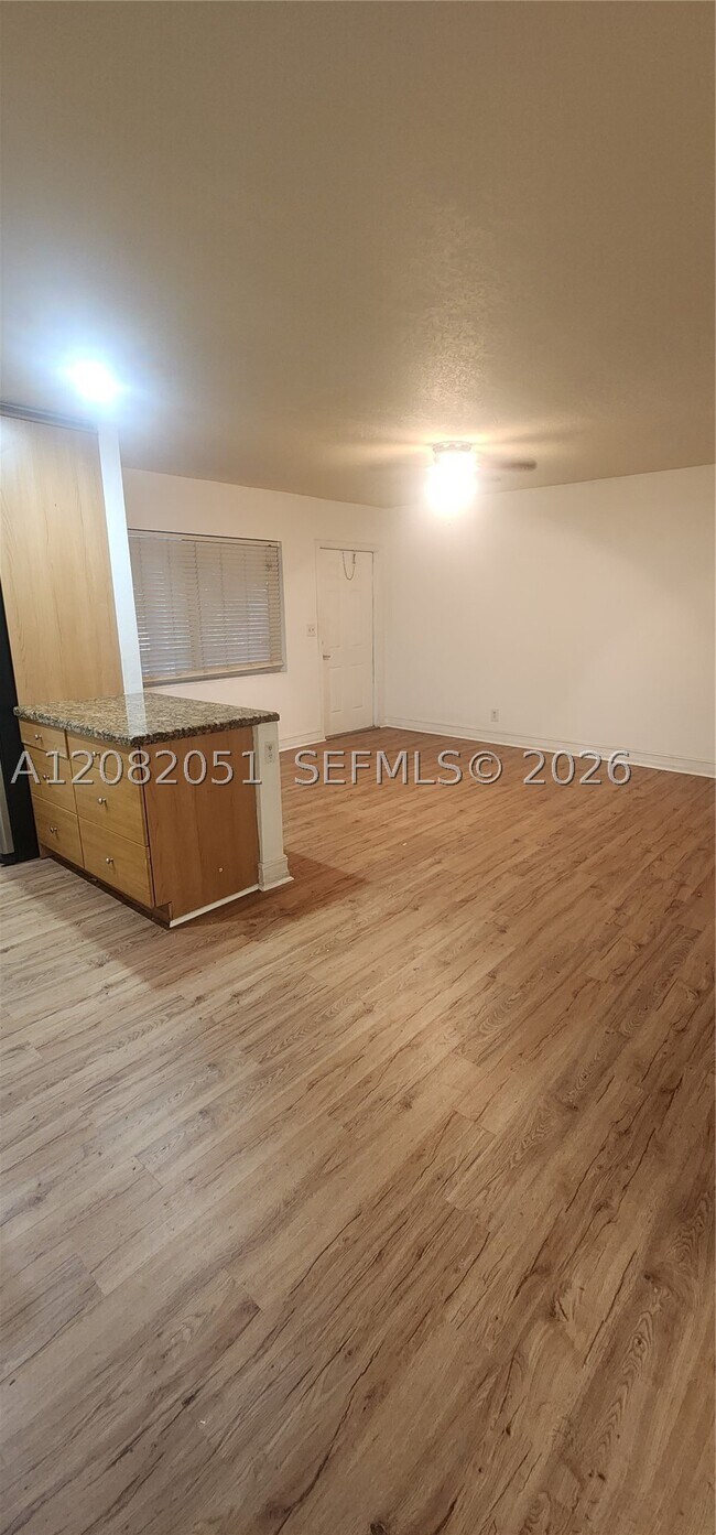 Building Photo - 1423 Holly Heights Dr