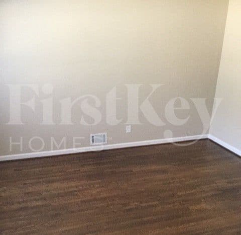 Building Photo - 1843 Wee Kirk Rd SE