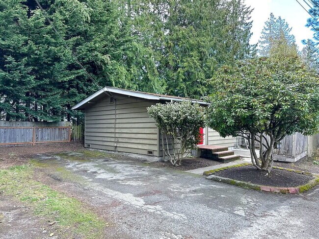 Building Photo - 523 Madison St