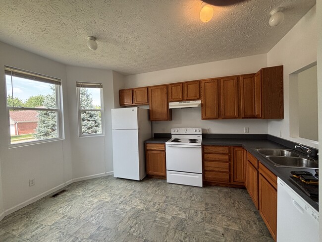 Building Photo - 950 Deer Field Dr