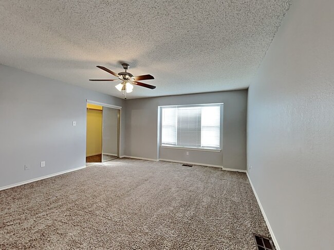 Building Photo - Spacious 3/2.5 Tudor Style Home!