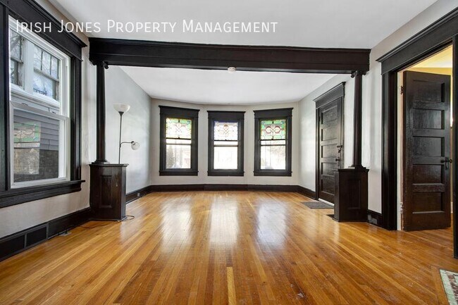 Building Photo - 324 West Ave