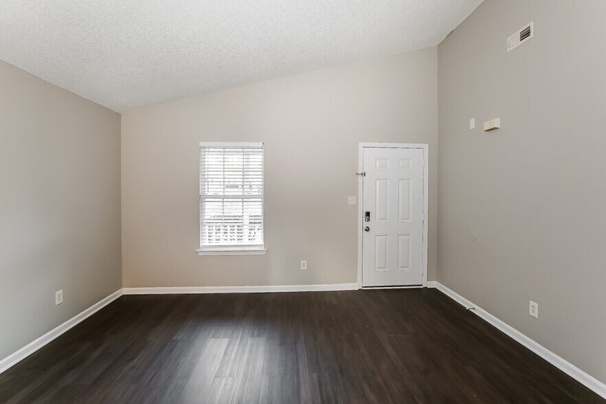 Building Photo - 12110 Stewarts Crossing Dr