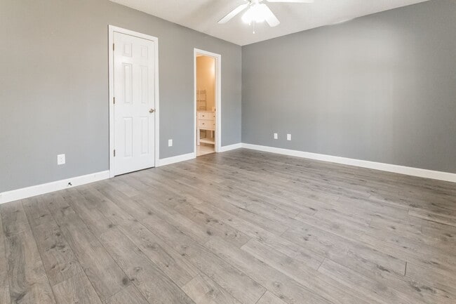 Building Photo - GREAT PRICE! Move-In Ready 3-Bedroom Home Near Camp Lejeune