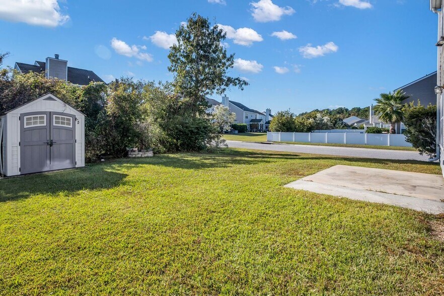 Building Photo - 2233 Blakers Blvd