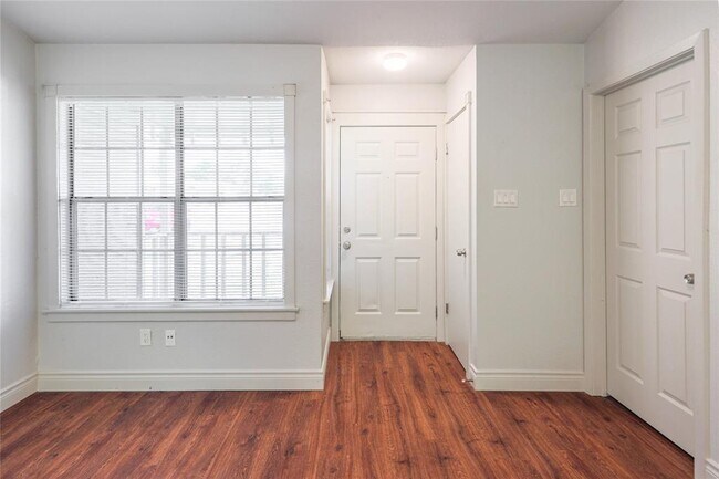 Building Photo - 16213 Malden Dr
