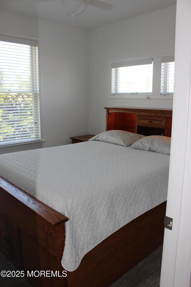 Building Photo - 128 W Osprey Way