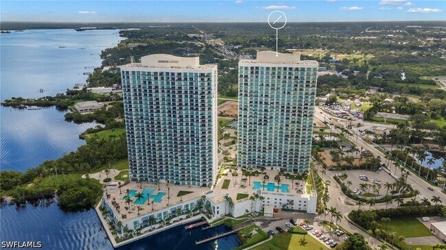 Building Photo - 3000 Oasis Grand Blvd