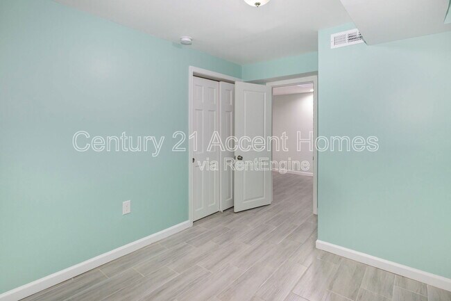 Building Photo - 2508 Larry Ave