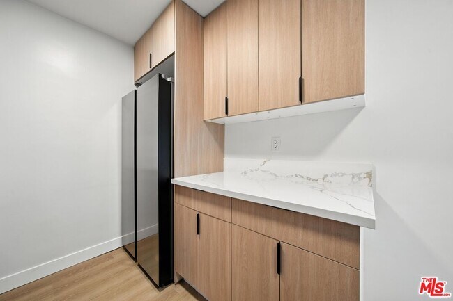 Building Photo - 305 San Vicente Blvd