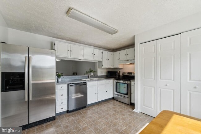 Primary Photo - 5543 Hecate Ct