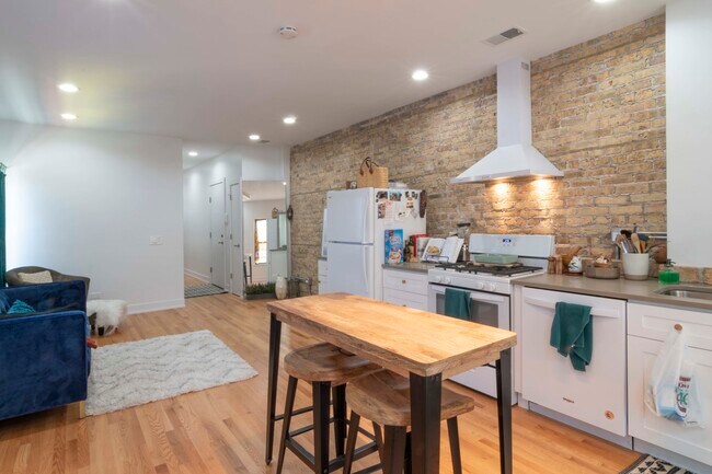 Building Photo - 5601 W Belmont Ave