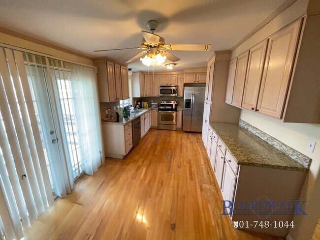 Building Photo - 2827 E Bridgewater Dr