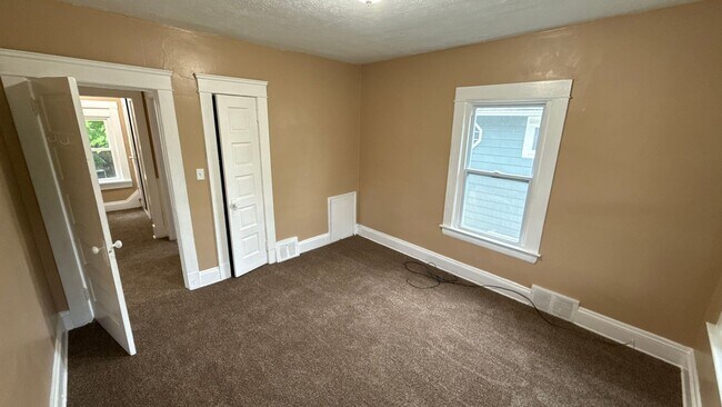 Building Photo - Renovated home