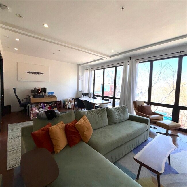 Building Photo - 36 A St