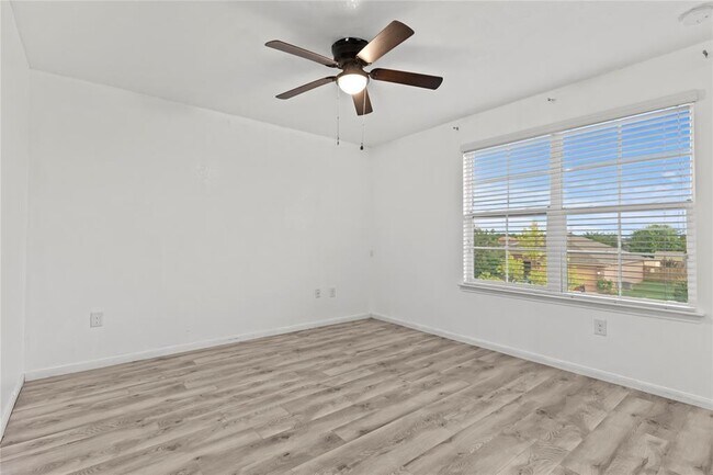 Building Photo - 407 Camellia Dr