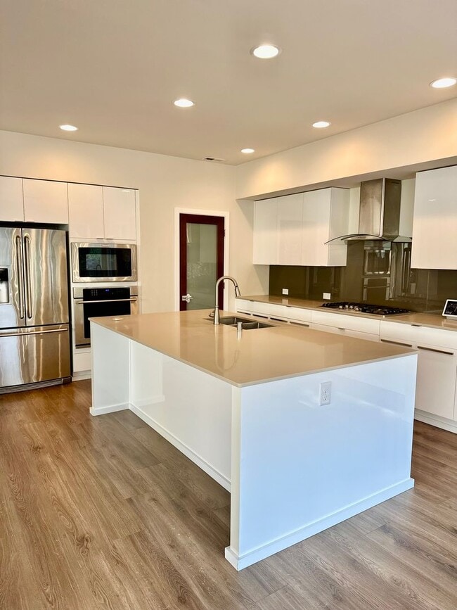 Building Photo - Luxury 4bed/2.5 bath home on Cul-de-sac! E...