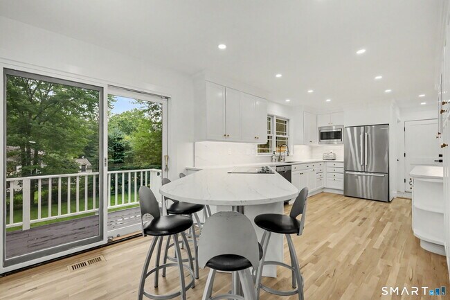 Building Photo - 158 Steep Hill Rd