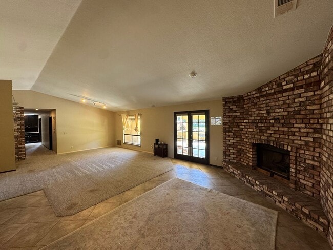 Building Photo - 3-Bedroom Home on Spacious Property in a Great Nipomo Location