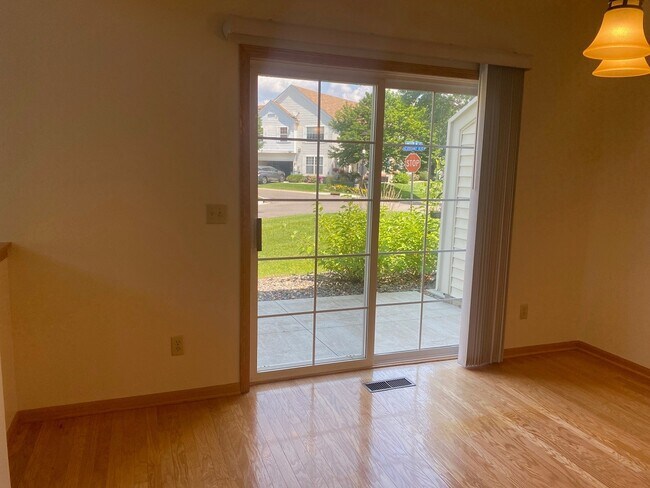 Building Photo - 7697 Coneflower Curv S