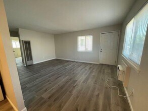 Building Photo - 2 Bedroom Walking Distance to Mather Air Force Base