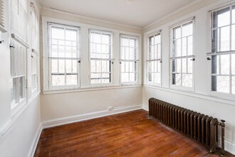 Building Photo - 127 Seward Ave