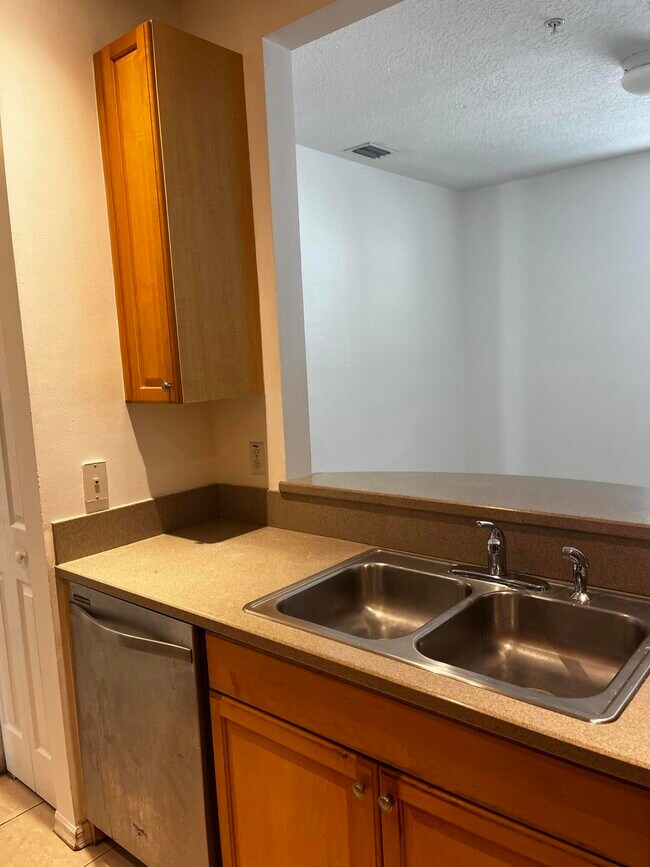 Building Photo - 1554 Limetree Bay Ave