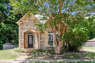 Building Photo - 1341 Broadstone Ln