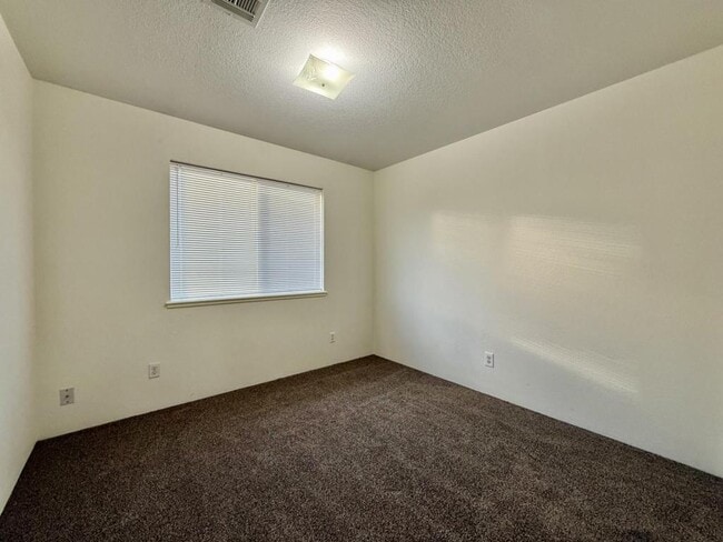 Building Photo - 34 Lewis Ave