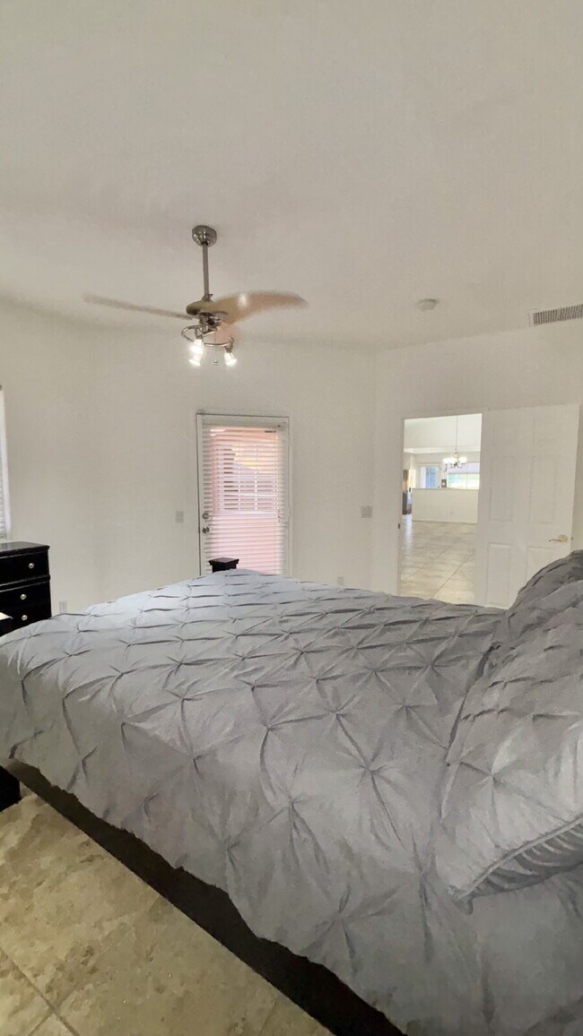 Building Photo - 3 Bedrooms and 2.5 Bathrooms Home on 7th Tee!