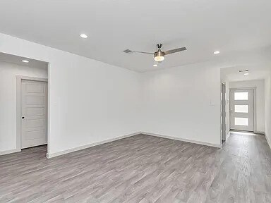 Building Photo - 12735 Ermine St