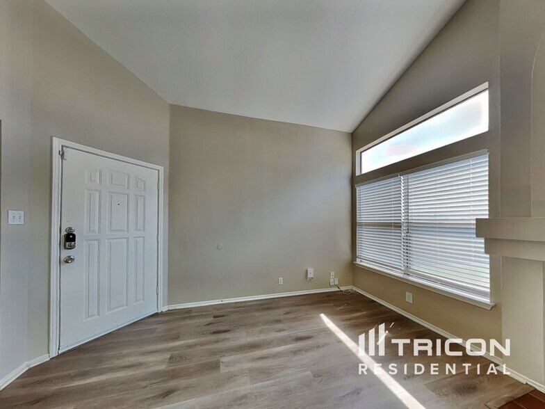 Building Photo - 10218 Basin Field Dr