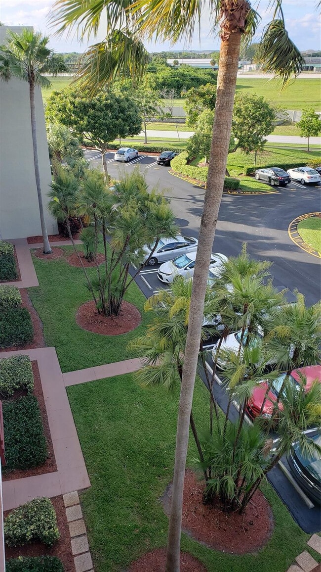 Building Photo - 2216 N Cypress Bend Dr