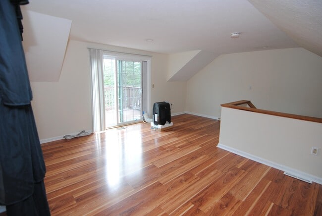 Building Photo - 7 Cadogan Way