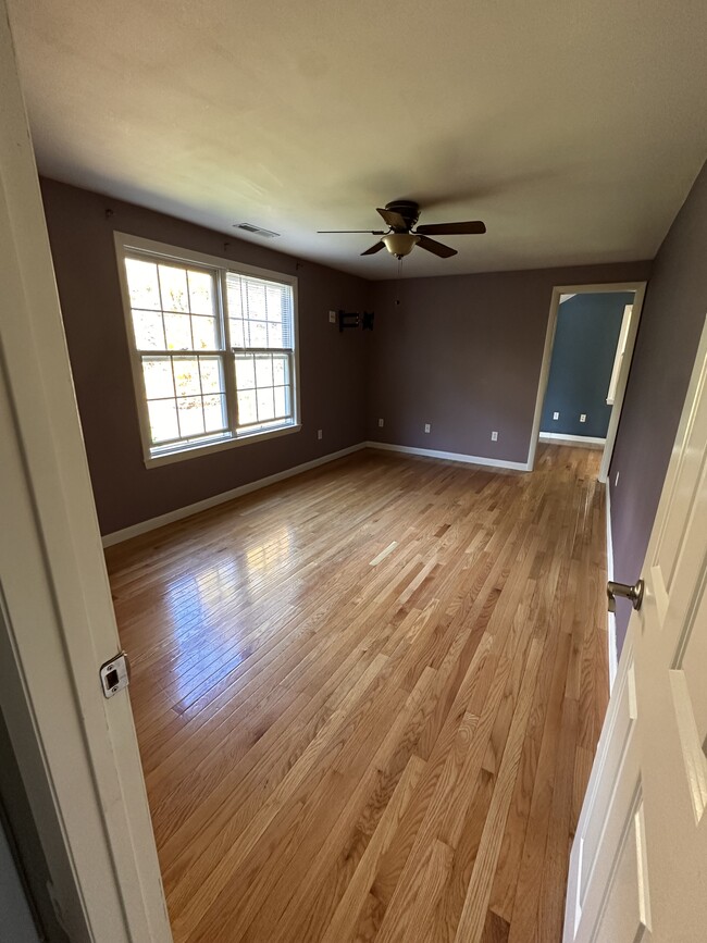 Building Photo - 3 Parkwood Dr