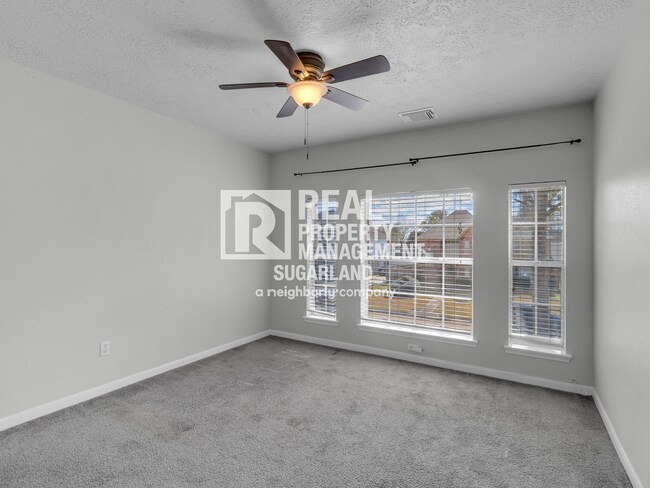 Building Photo - Executive Living in the Heart of Sugar Land