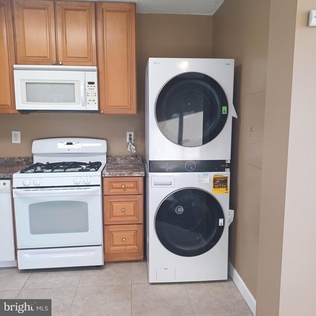 Building Photo - 3705 S George Mason Dr