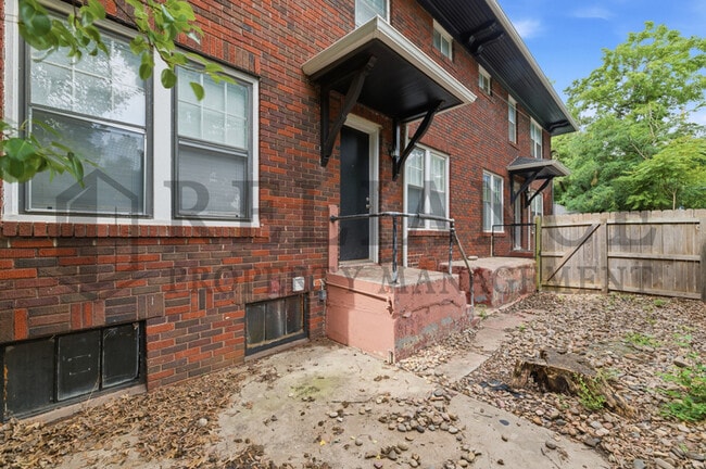 Building Photo - 101 N Belmont Pl