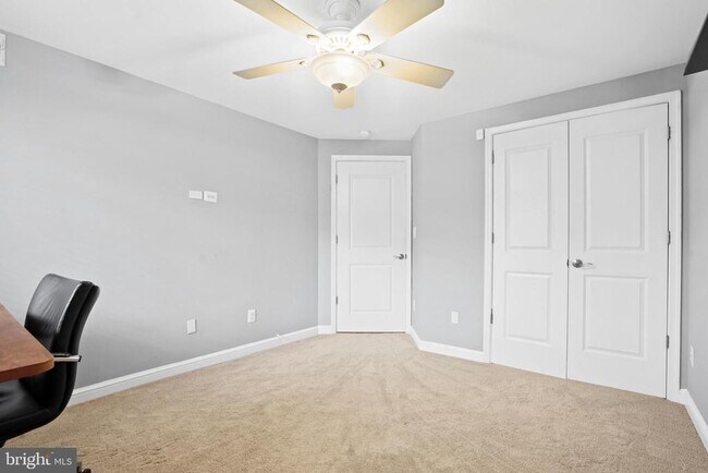 Building Photo - 2045 Royal Fern Ct